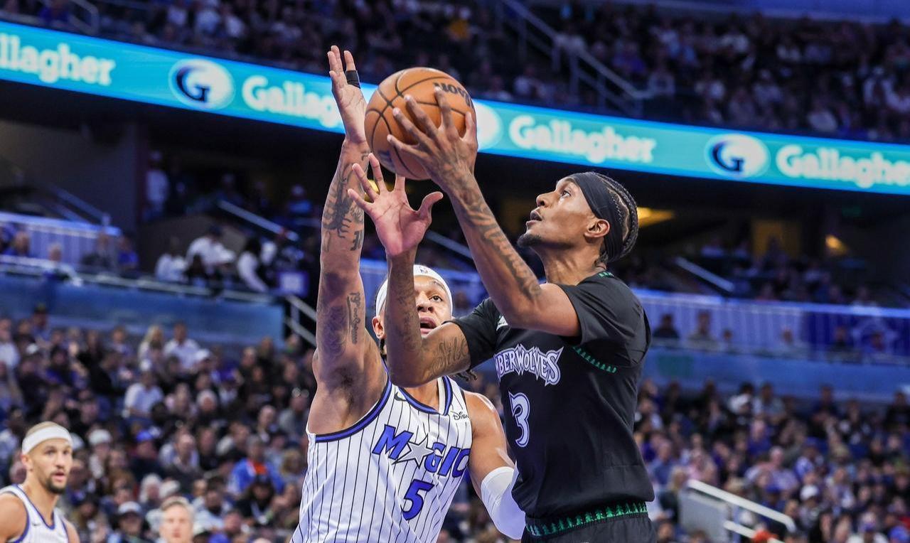 趣体育APP-爆大冷！7人上双掀翻西部劲旅：全场开心欢呼，直通季后赛仍有戏